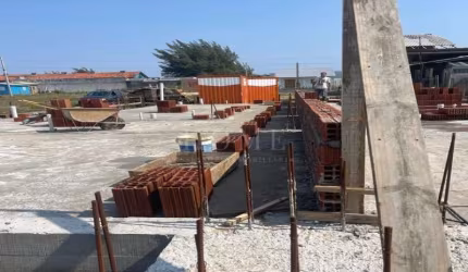 CASA COM 3 DORMITÓRIOS SENDO 1 SUITE
