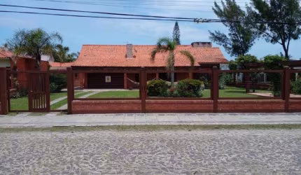 Casa à venda com 2 terrenos em Xangri-lá