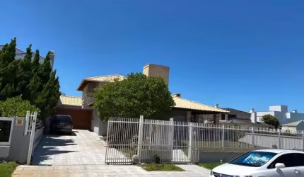 Casa à venda em Atlântida próximo ao Caburé