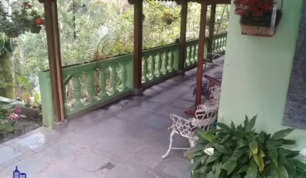 LINDA CHÁCARA COM 6.800 M²/ CASA SEDE + 2 CASAS/ PISCINA/ ÁREA GOURMET À VENDA EM ARUJÁ