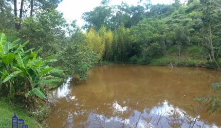 TERRENO DE 3.800 M² COM 2 LAGOS E 1 NASCENTE À VENDA EM NAZARE PAULISTA.