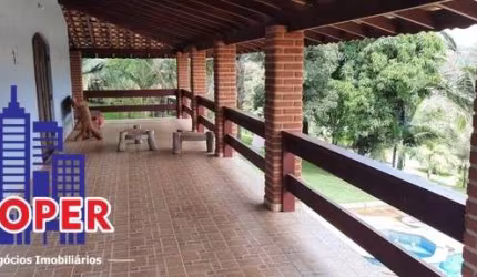 LINDA CHÁCARA DE ALTO PADRÃO DE 2.384 M²/CASA SEDE/PISCINA/ÁREA GOURMET À VENDA EM ATIBAIA