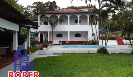 LINDA CHÁCARA DE 2.200 METROS COM ESCRITURA, ACEITA FINANCIAMENTO À VENDA NO CENTRO DE ARUJÁ.