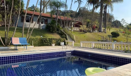 EXCELENTE CHÁCARA COM 24.000 M² COM CASA SEDE E LAGO À VENDA EM MOGI DAS CRUZES