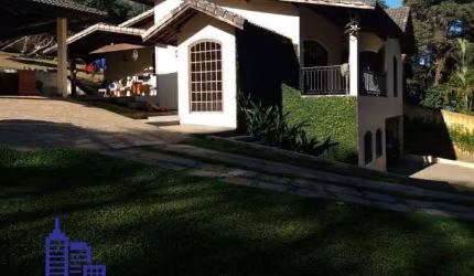 Linda Casa  com 4 Dormitórios/ 2 Vagas/ Espaço Gourmet à Venda em Mairiporã, São Paulo