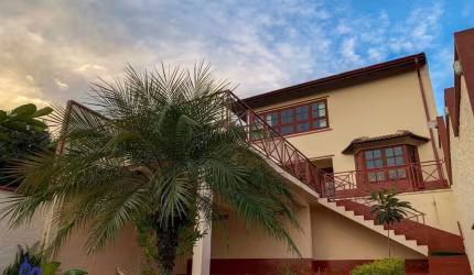 EXCELENTE CASA COM TERRENO DE 10 X 45 M² COM ESPAÇO GOURMET E PISCINA À VENDA EM ATIBAIA