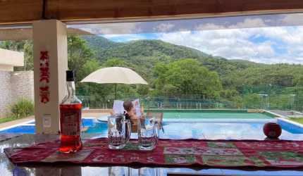 EXCELENTE CHÁCARA COM 1.500 M²/ CASA SEDE/PISCINA/ ESPAÇO GOURMET À VENDA EM NAZARE PAULISTA