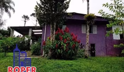 EXCELENTE CHÁCARA DE 4.000 M²/3 CASAS/PISCINA/ TANQUE DE PEIXE À VENDA EM EMBU GUAÇU