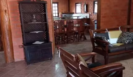 LINDA CHÁCARA DE 2.530 M²/CASA SEDE/PISCINA/ÁREA GOURMET À VENDA OU LOCAÇÃO EM SANTA ISABEL
