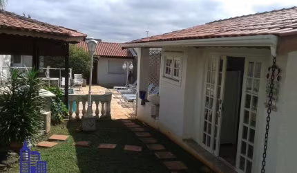 EXCELENTE CASA COM 4 DORMITÓRIOS/ESPAÇO GOURMET/PISCINA/6 VAGAS À VENDA EM ATIBAIA