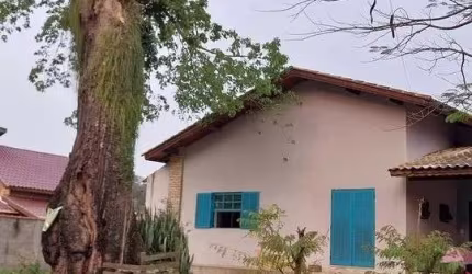 EXCELENTE CHÁRA COM 1.100 M²/CASA SEDE/ESPAÇO GOURMET À VENDA NO BAIRRO ITAPEMA, GUARAREMA