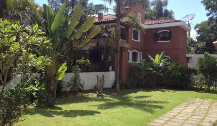 LINDA CASA COM PISCINA À VENDA/LOCAÇÃO NA SERRA DA CONTAREIRA NO CONDOMÍNIO RESERVA DAS HORTENCIAS.