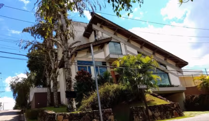CASA DE ALTO PADRÃO COM 400 M²/3 SUITES/ PISCINA/ ÁREA GOURMET À VENDA EM CONDOMÍNIO FECHADO NO ARUJÁZINHO IV