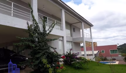 EXCELENTE CASA DE 450 M²/5 SUITES/ESPAÇO GOURMET E PISCINA À VENDA NO RESERVA IBIRAPITANGA EM SANTA ISABEL