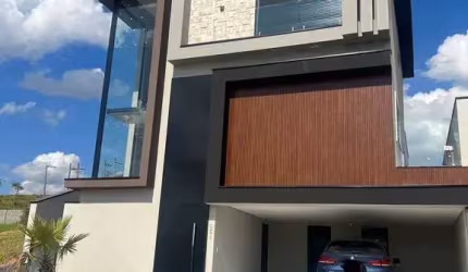 LINDA CASA DE ALTO PADRÃO COM 3 SUITES/ ESPAÇO GOURMET/ PISCINA/4 VAGAS À VENDA/LOCAÇÃO NO RESIDENCIAL RESERVA SANTA ANNA EM SANTANA DO PARNAIBA