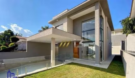 EXCELENTE CASA DE ALTO PADRÃO COM 360 M²/3 SUITES/4 VAGAS/PISCINA/ ÁREA GOURMET À VENDA NO CONDOMINIO FECHADO ARCO IRIS EM ATIBAIA