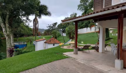 LINDA CHÁCARA COM ESCRITURA  DE 2.380 METROS COM CASA SEDE E PISCINA À VENDA EM MAIRIPORÃ.