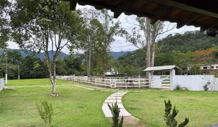 VENDO lindo sítio cinematográfico na melhor localização de TINGUÁ  cidade Nova Iguaçu RJ.