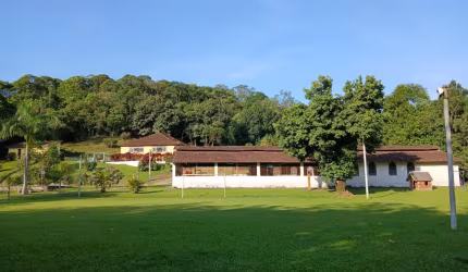 Vendo sítio comercial faturando e lucrando em Tinguá.
