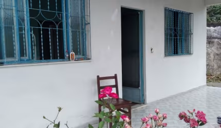 VENDO UMA EXCELENTE CASA NO BAIRRO PARATI