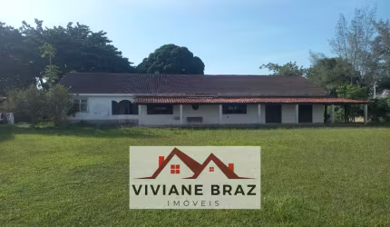 VENDO UMA EXCELENTE CASA COM 6 QUARTOS NA PRAIA DO GAVIÃO
