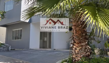 VENDO CASA DE TRES QUARTOS DENTRO DE CONDOMINIO EM SAQUAREMA
