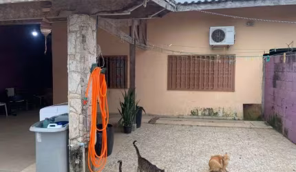 Casa com edícula e 3 quartos em Peruíbe.
