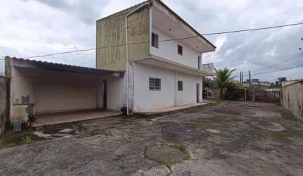 Casa lado praia com 2 quartos e espaço para piscina em Itanhaém.
