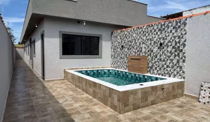 Casa na praia com 3 quartos e piscina em Itanhaém.