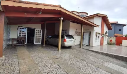 Casa à 100m do mar com 3 quartos e churrasqueira em Itanhaém.