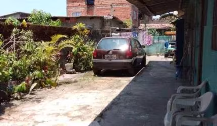 Casa com 3 quartos, churrasqueira e jardim em Peruíbe.