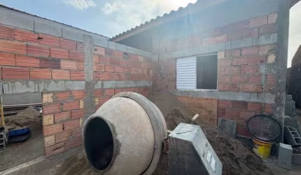 Casa com 2 quartos e piscina em Itanhaém.