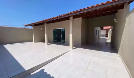 Casa na praia com 3 quartos e área gourmet em Itanhaém.