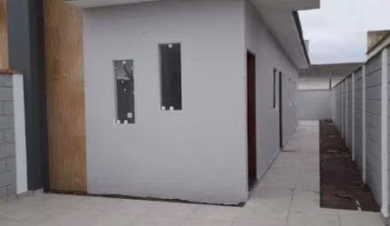 Casa com espaço para piscina em Itanhaém.