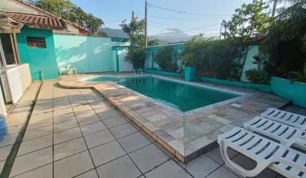 Casa para Venda em Peruíbe, Jardim Veneza, 4 dormitórios, 2 suítes, 5 banheiros, 4 vagas