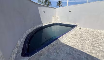 Casa com piscina e churrasqueira em Itanhaém.