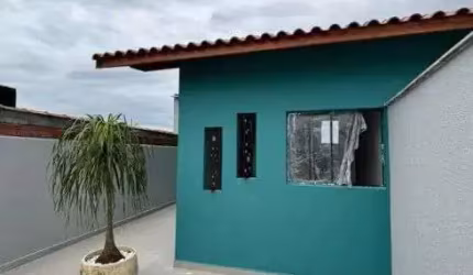 Casa com piscina e 2 quartos em Itanhaém.