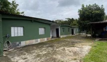 Chácara com 7 quartos, piscina e lago em Itanhaém.