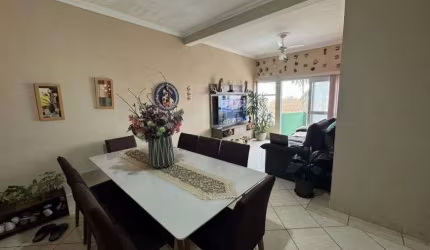 Apartamento à 100m do mar com 3 quartos e salão de festa em Peruíbe.