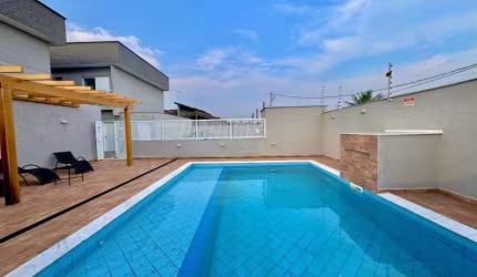 Casa em condomínio com 2 quartos e piscina em Itanhaém.