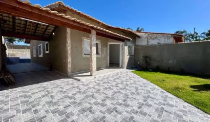 Casa na praia com 3 quartos, piscina e área gourmet em Itanhaém.