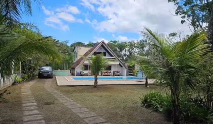 Chácara com piscina, 3 quartos e churrasqueira em Itanhaém.