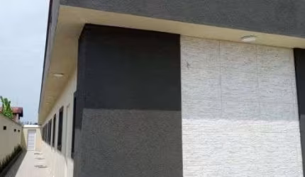 Casa com 2 quartos, piscina e área gourmet com churrasqueira em Itanhaém.