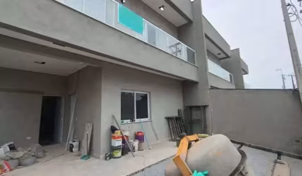Casa à 50m do mar com 3 quartos e piscina em Itanhaém.