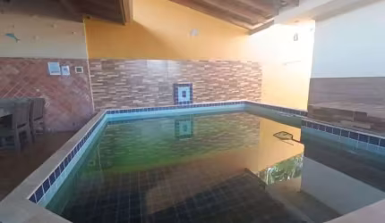 Casa com 2 quartos, piscina e área gourmet em Itanhaém.
