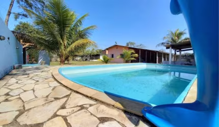 Chácara com 2 quartos, piscina e churrasqueira em Itanhaém.