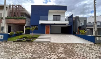 Casa com 4 quartos, piscina e área gourmet com churrasqueira em Peruíbe.
