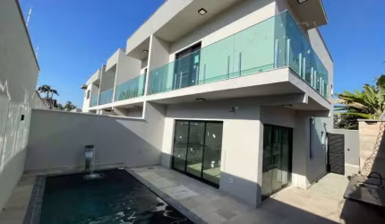 Casa com 2 quartos, piscina e área gourmet em Itanhaém.
