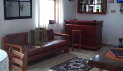 Apartamento à 600m do mar com 2 quartos em Peruíbe.