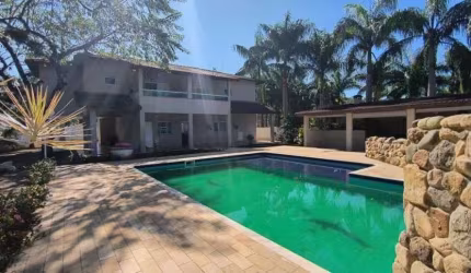 Chácara com 4 quartos e piscina em Peruíbe